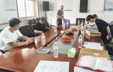 ลูกค้าจากอุตสาหกรรมมันฝรั่งตงหยูเข้าเยี่ยมชมโรงงานเพื่อตรวจสอบวุ้นเส้นมันเทศและแป้งมันเทศ